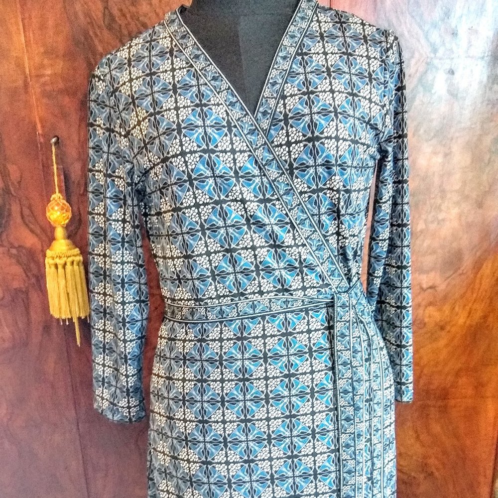 EUC Max Studio wrap dress size S
